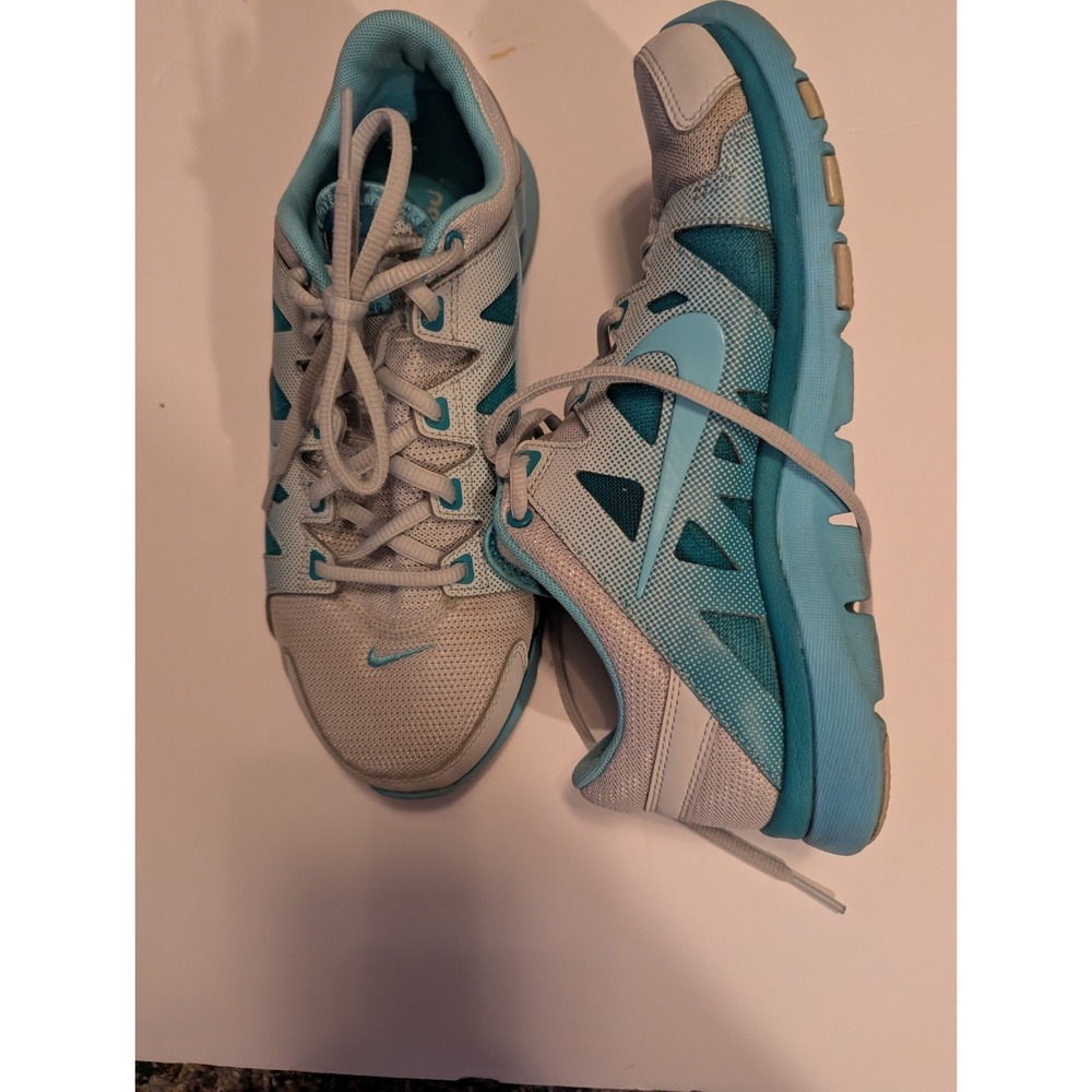 Nike Running Shoes Women's‎ Size 8 Grey And Teal